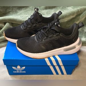 Adidas cloud foam shoes